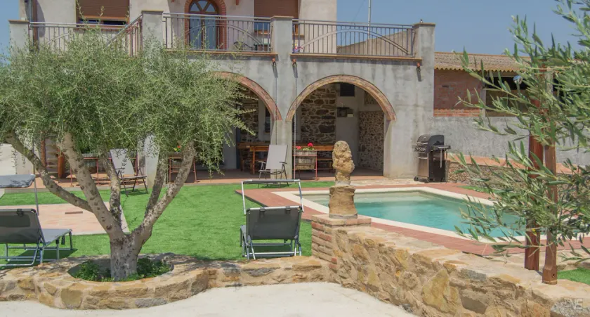 CASA RURAL CON PISCINA EN GUALTA (BAIX EMPORDÀ, GIRONA) - Image 1