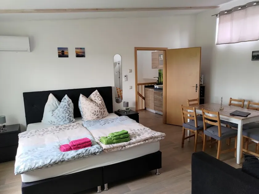 Apartment on the lake - Image 1