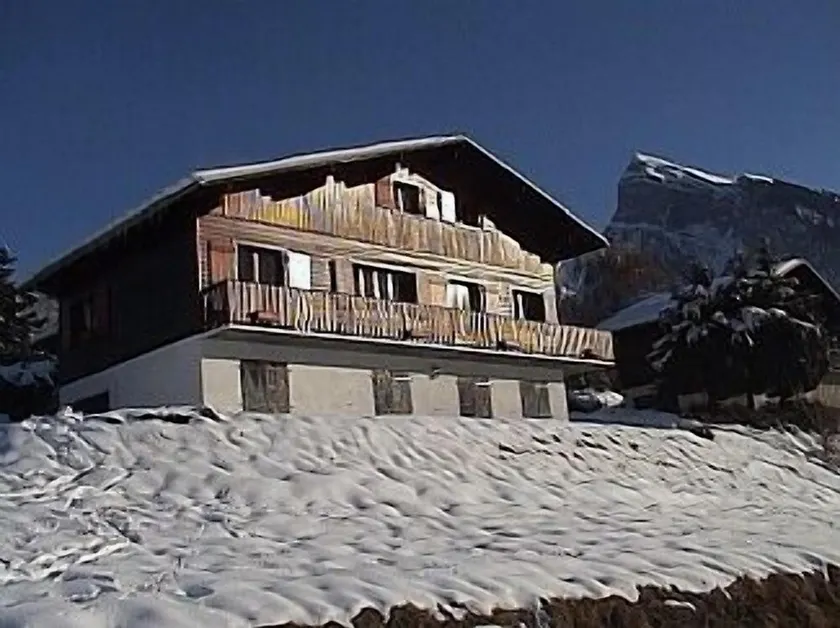 Stor familievenlig hytte med panoramaudsigt over bjergene - Image 1