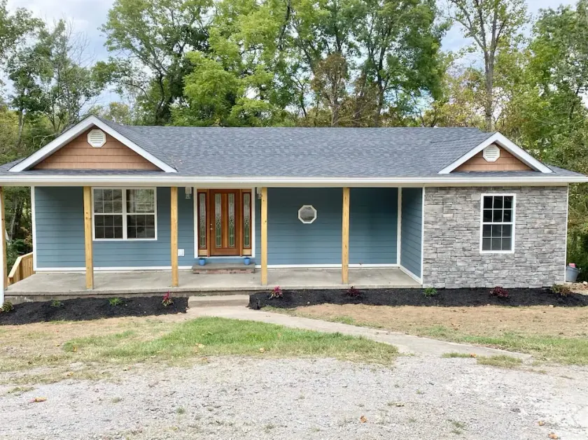 Private Home located at Lake Herrington - Image 1