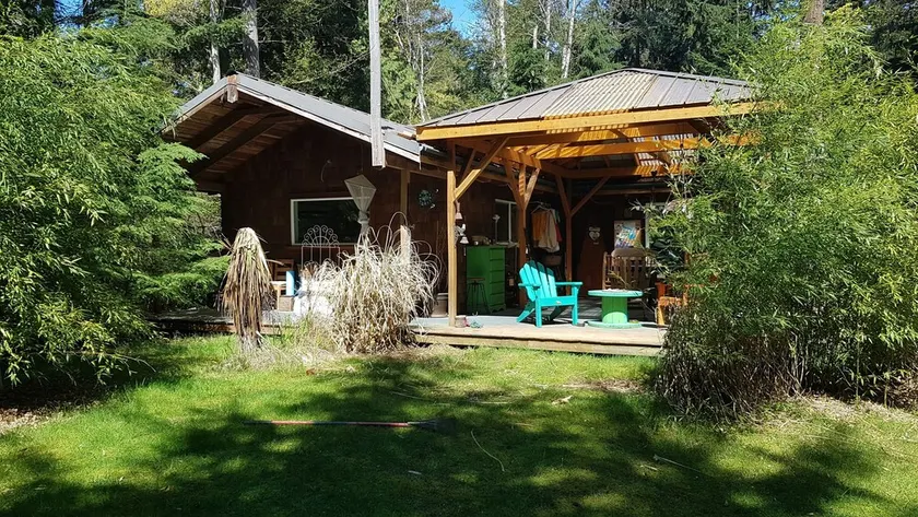 Cozy Savary Island Cabin (whole cabin) - Image 1