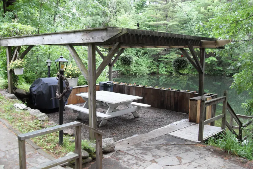 Waterfront Retreat on Mini \"Golden Pond\" 10 Miles Lake George - Image 1