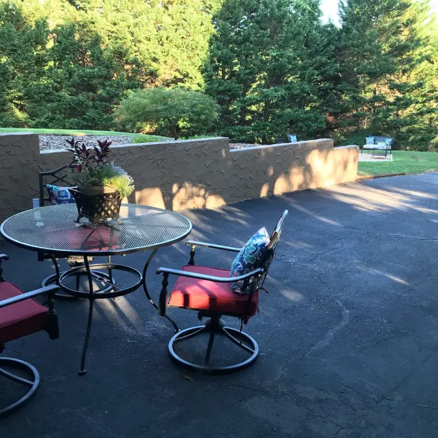 Cozy Suite on Cedars 1300sq ft (ONE LEVEL) - Image 1
