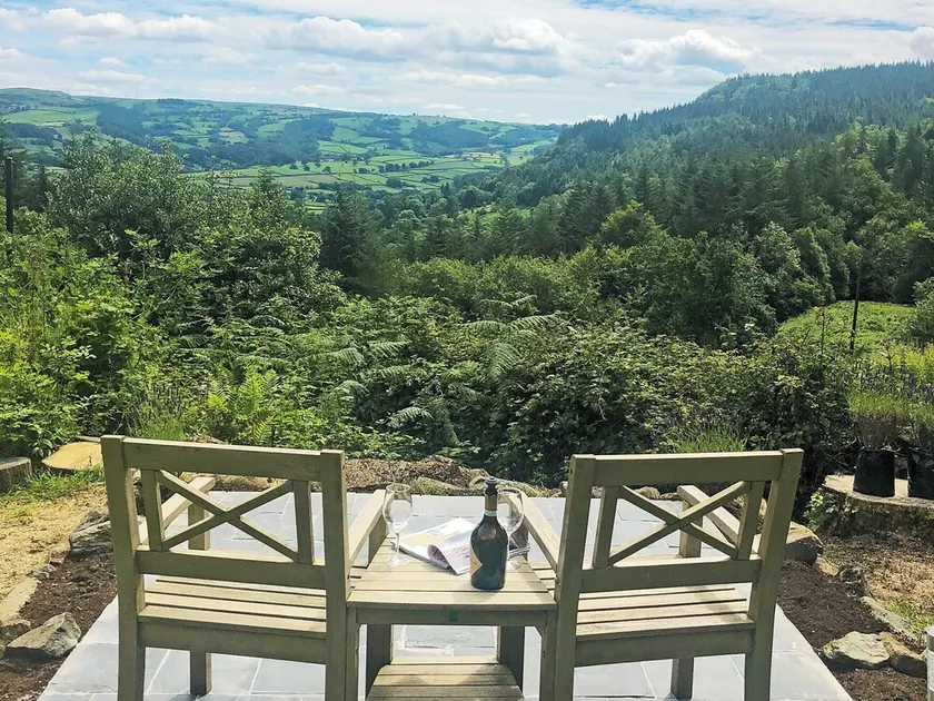 3 bedroom accommodation in Trefriw, near Llanrwst - Image 1