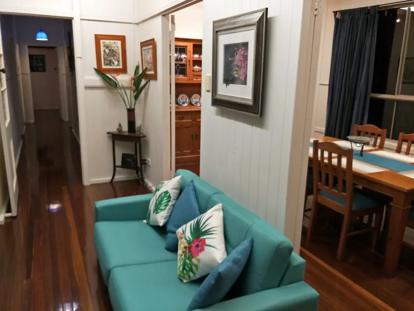 At the Centre of Gallery Walk, Tamborine Mountain - Image 1