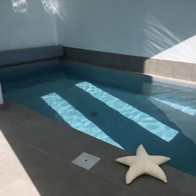 Villa Contemporaine tout confort au bord de mer avec piscine intérieure chauffée - Image 1