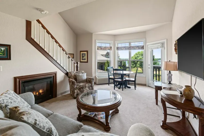 Spacious Lakeside Condo at Tagalong Golf Resort with Indoor Pool and Hot Tub - Image 1