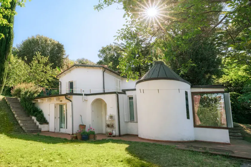 Entire house in the countryside with garden and sea view - Image 1