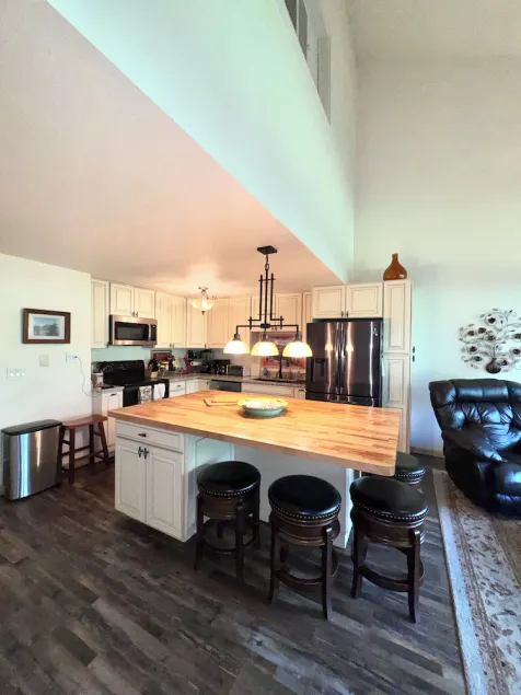 Golf & Ski Townhome in Avon, Colorado - Image 1