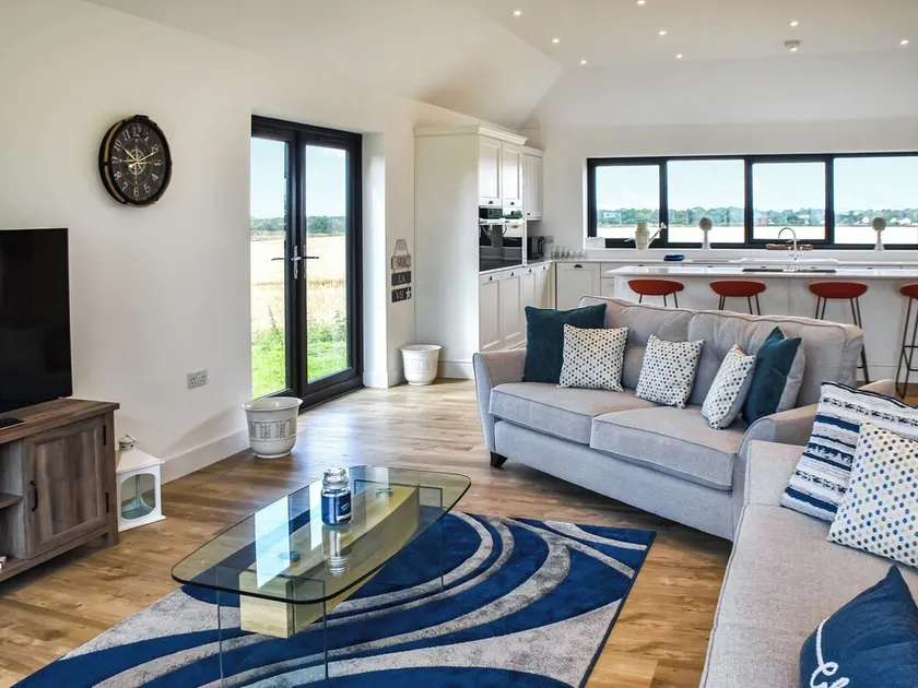 4 bedroom accommodation in California, near Scratby - Image 1