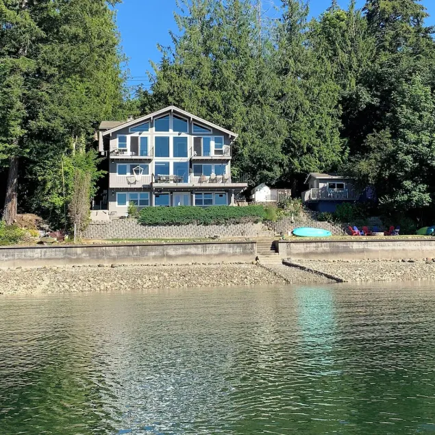 beachfront, private, water views from all rooms, high-end, 7mins to shops. - Image 1