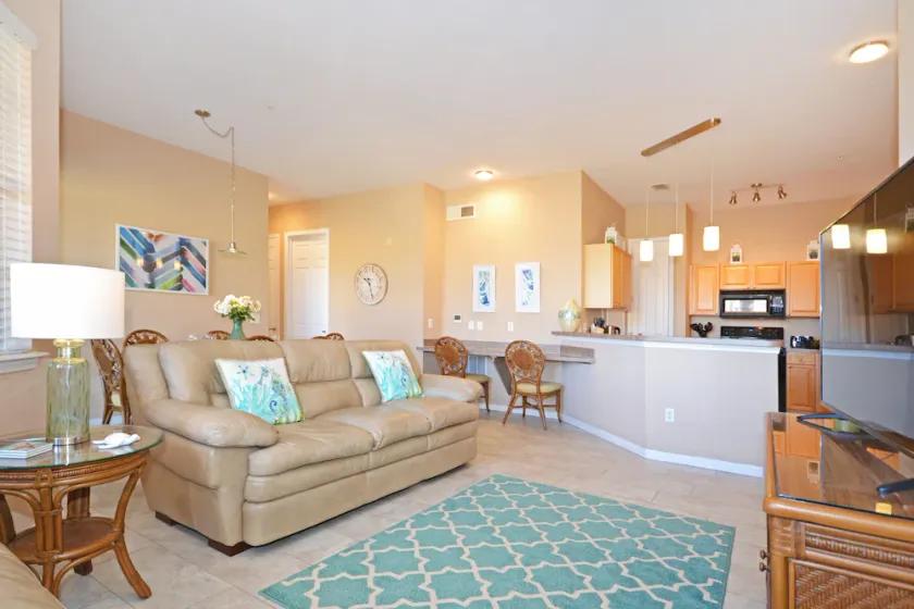 Luxury Top Floor Condo,  3 Bedroom, Disney 10 Mins - Image 1