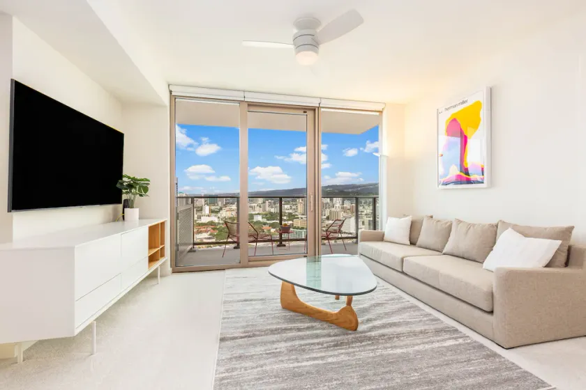 Luxury Ocean View High-Rise Condo at Sky Ala Moana wAmazing Amenities - Image 1