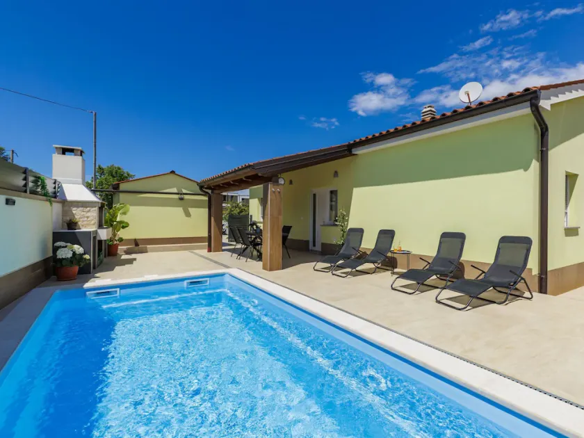 Holiday Home Laura by Interhome - Image 1