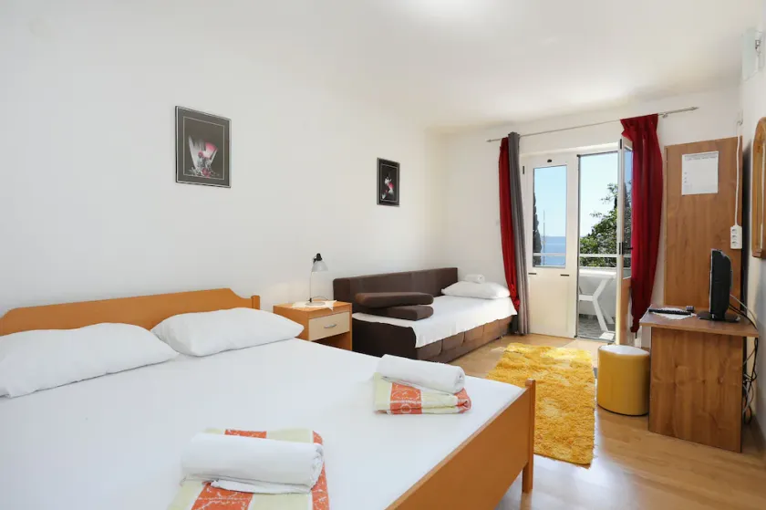 2-Zimmer-Ferienwohnung mit Balkon und Meerblick Zivogosce - Porat, Makarska (A-18218-b) - Image 1
