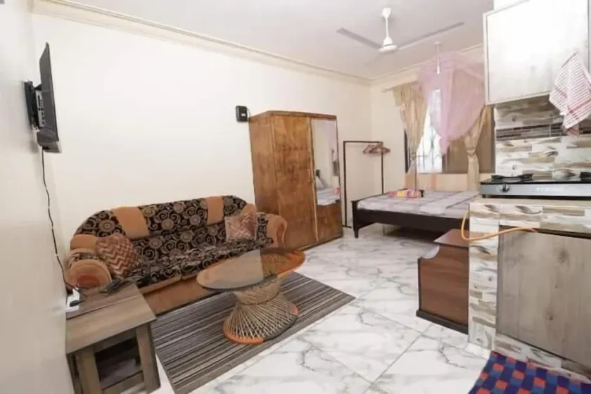 Lux Suites Ganjoni Studio Apartment - Image 1