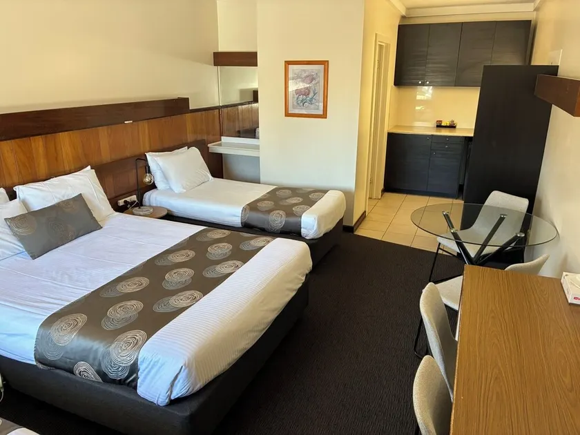 Hi Way Eight Motor Inn - Image 1