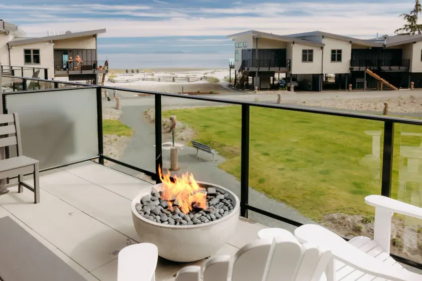 Ocean's 7 at THE BEACH HOUSE - Image 1