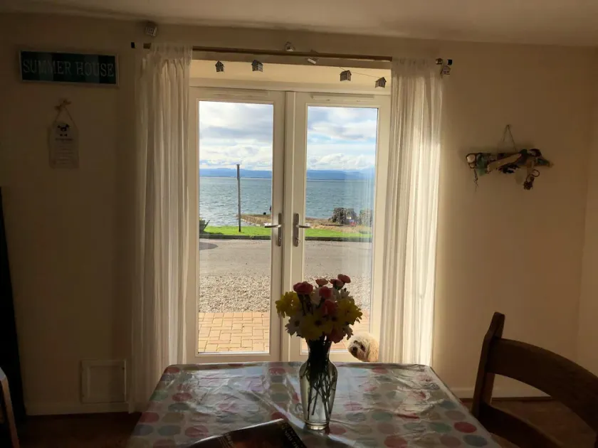 Petfriendly-beachfront-sunsetfacingsunporch-garden - Image 1