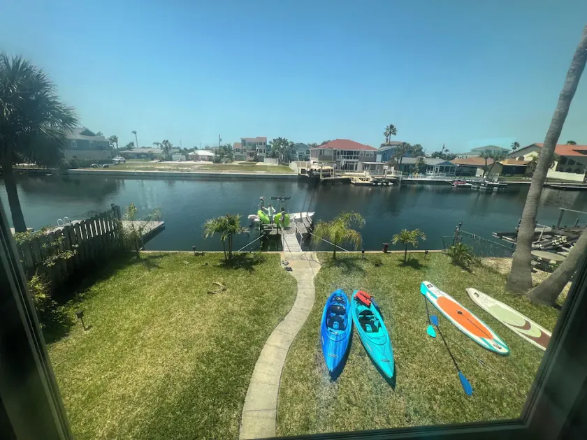 Little Stilt House with Boat dock - Image 1