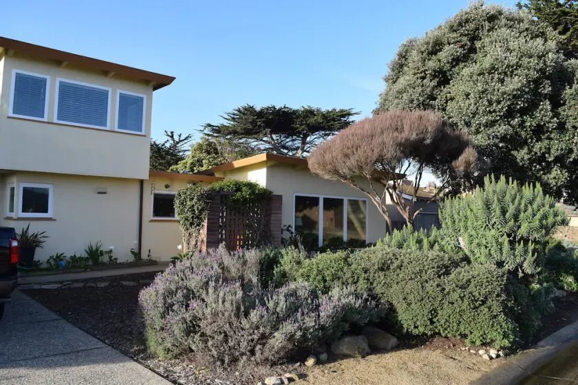 Birdies, Beaches and Butterflies in Pacific Grove! Pet Friendly-Premier location - Image 1