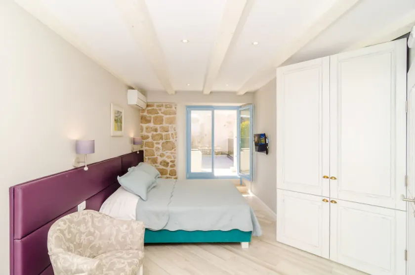 Villa Jeannette - Premium Studio Apartment with Terrace - Image 1