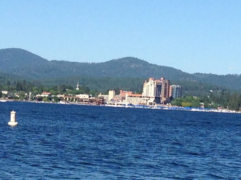 Meilleure vue sur la maison de vacances du lac CDA avec plusieurs embarcations disponibles - Image 1