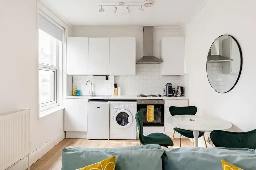 Stylish one bedroom apartment in Greater London - Image 1