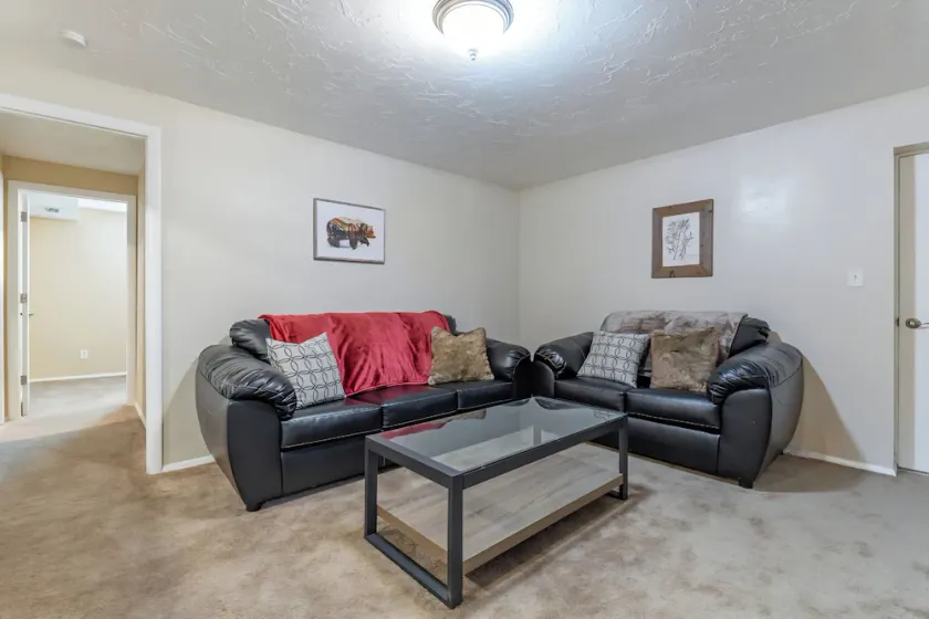 Cozy Newly Remodeled Basement Apartment - Image 1