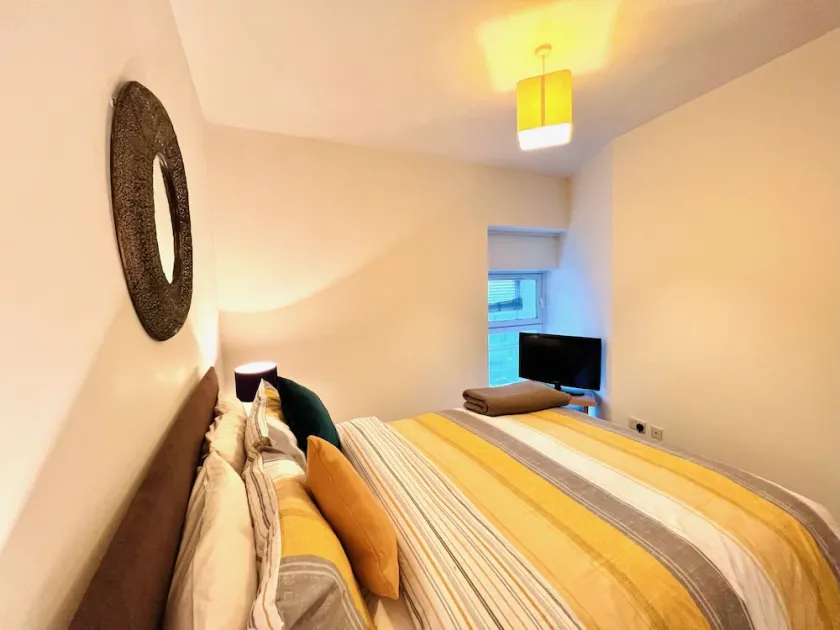 Fraser Place Executive 2 bed city centre Apt - Image 1