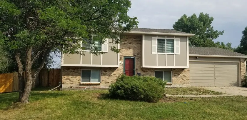 Cheerful 4 bed home with large yard and patio near parksnear - Image 1