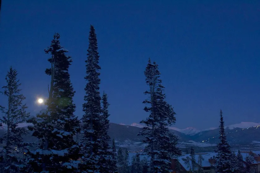 YOUR PERFECT MOUNTAIN GETAWAY ANY TIME OF YEAR!  GREAT LOCATION & VIEWS. - Image 1