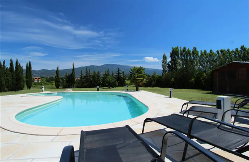 Villa with beautiful view of Mont Ventoux, 2 km from the center of Bédoin. - Image 1