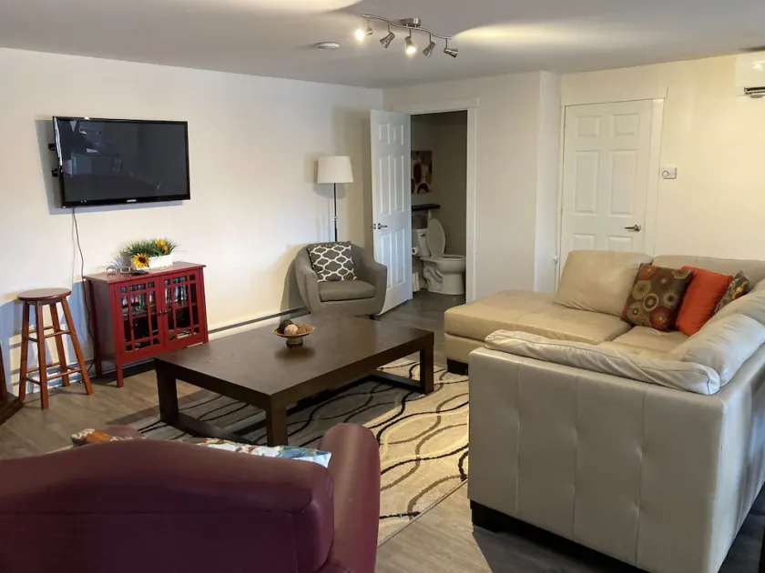 Beautiful Two Bedrooms and 2.5 Bathrooms - 30 Minutes from Dartmouth - Image 1