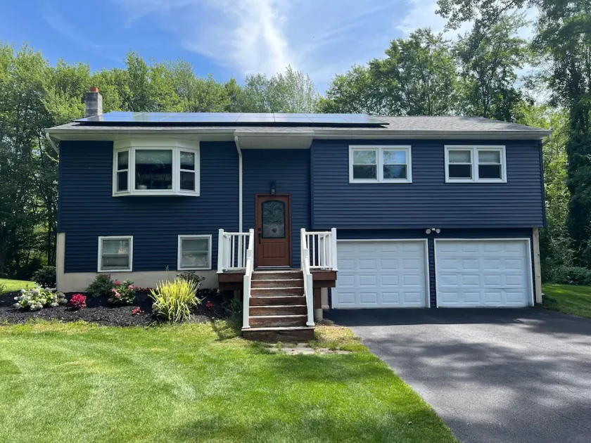 Great East Side Home - 5 mins from track and town - Image 1