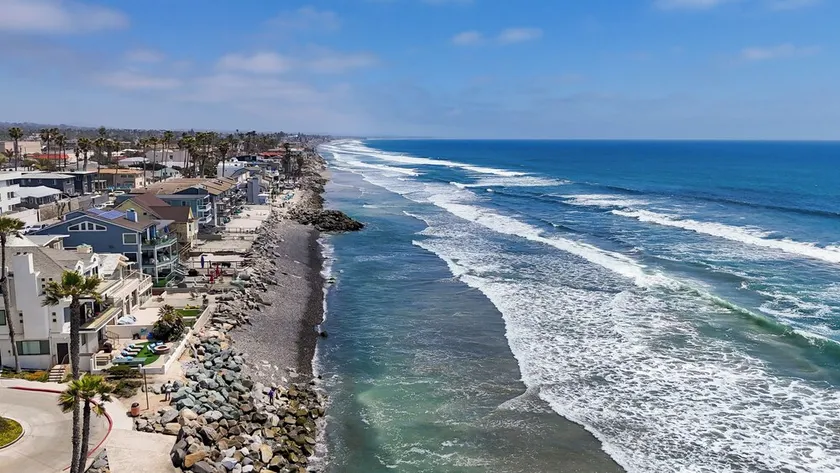 Incredible OCEANFRONT Location with 30' Balcony! - Image 1