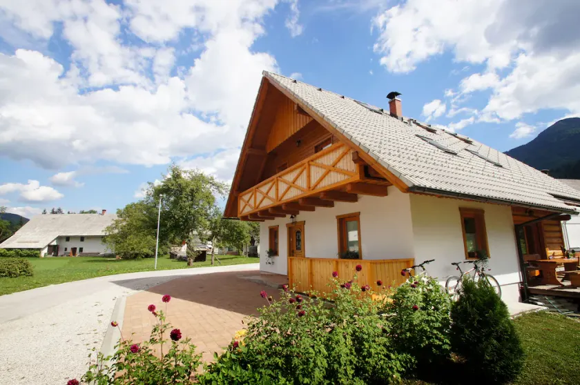 Chalet Pr'Dobravc, con ampio giardino, vicino al lago di Bohinj e al parco del Triglav - Image 1