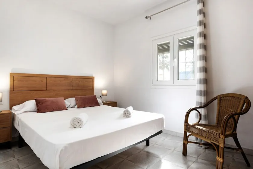 Pet-Friendly Holiday Home \"Villa Montenmedio 2\" with Mountain View & Pool - Image 1