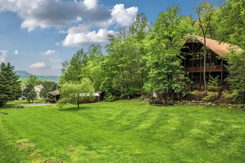 Free Tickets | Creek-Side, Views, INSANE Arcade, Yard, Fireplace - Image 1