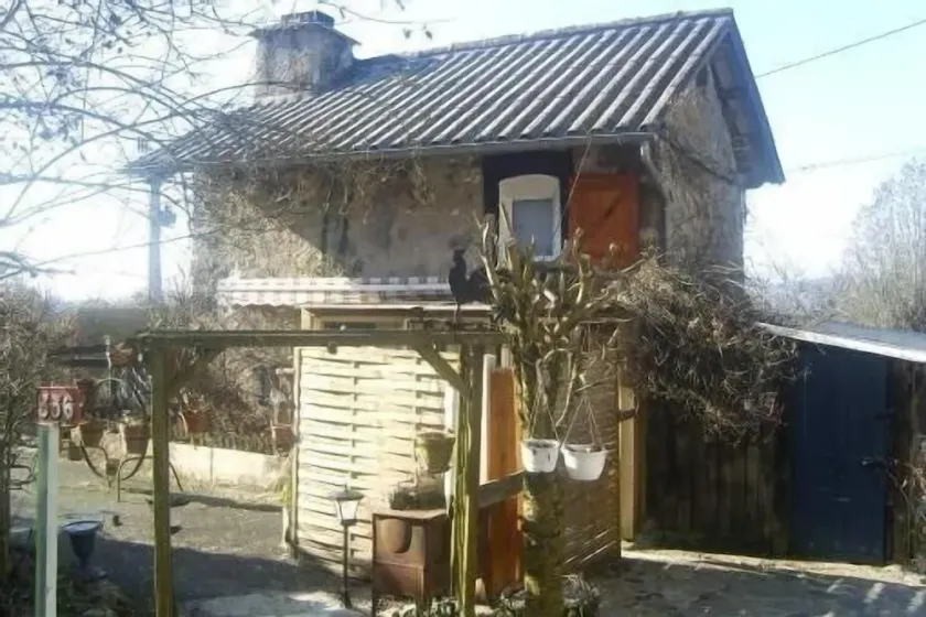 Casa rural cerca de la casa del propietario en la ladera de la montaña - Image 1