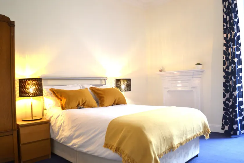 Charming Spacious Central Apartment - Image 1