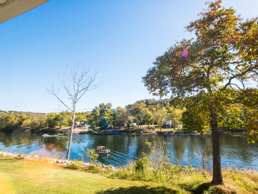 UP TO 50% OFF Lakeside Branson Condo, Incredible view, Pool, Marina - Image 1