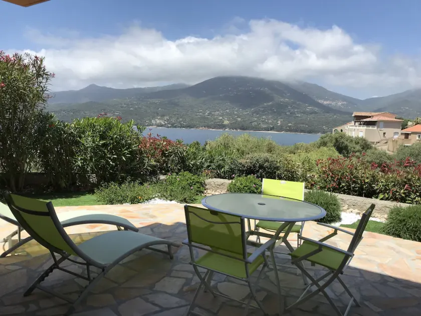 1 bedroom apartment in villa, quiet, sea view, near beaches and town center - Image 1