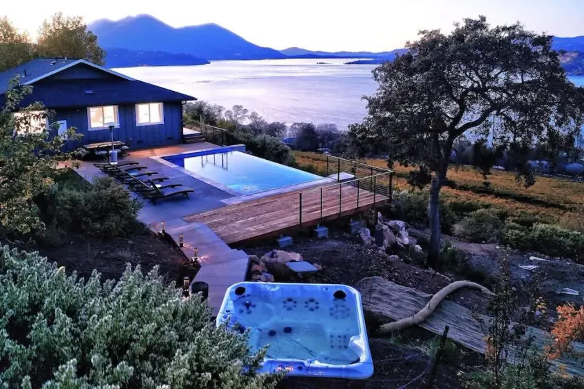 Jago Bay - Vineyard Home with Pool and Hot Tub - Image 1