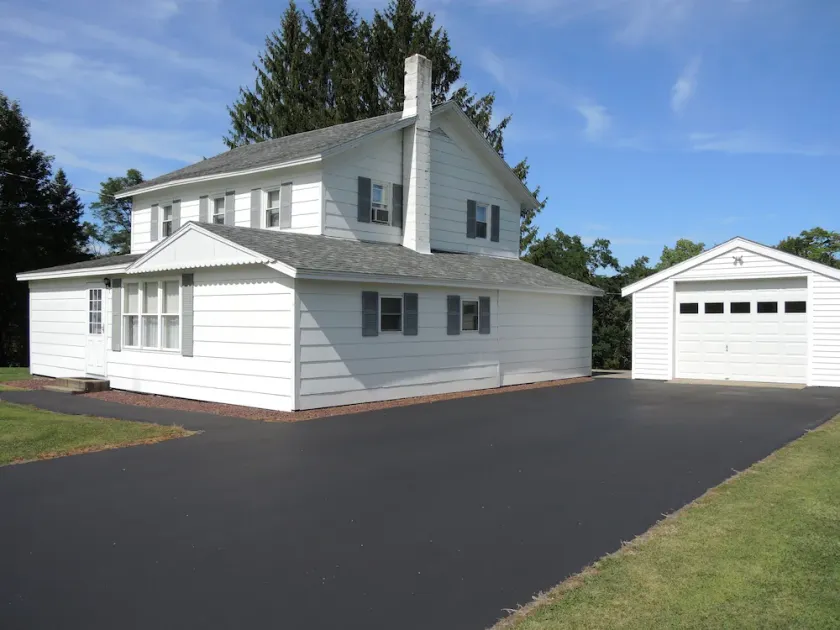 Day House Close to Cooperstown and CDP, pristine clean - Image 1