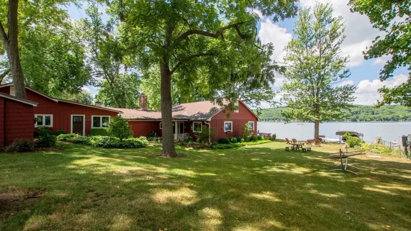 Inspiration Cove: Serene Beauty on Honeoye Lake! - Image 1