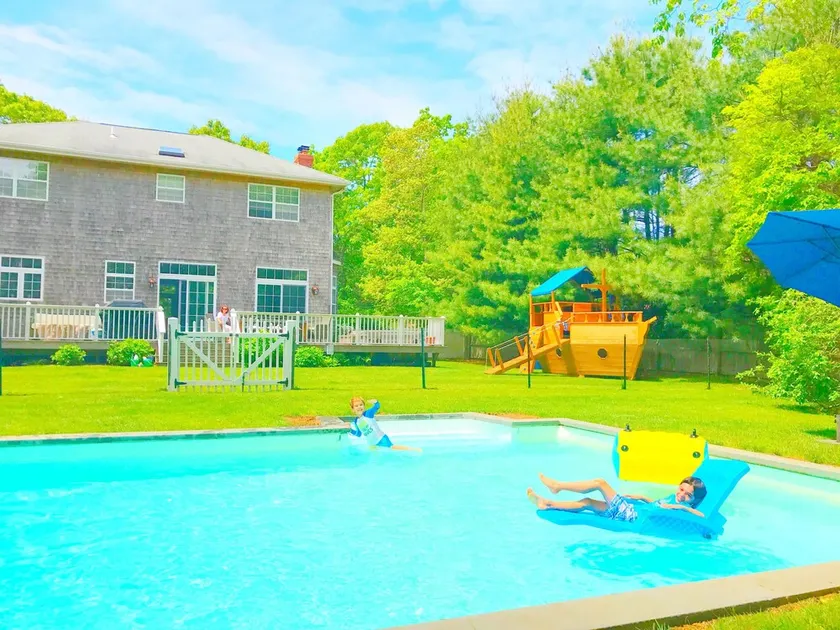 Autumn in East Hampton! Private Beach Community, Hot Tub, Pirate Ship and More! - Image 1
