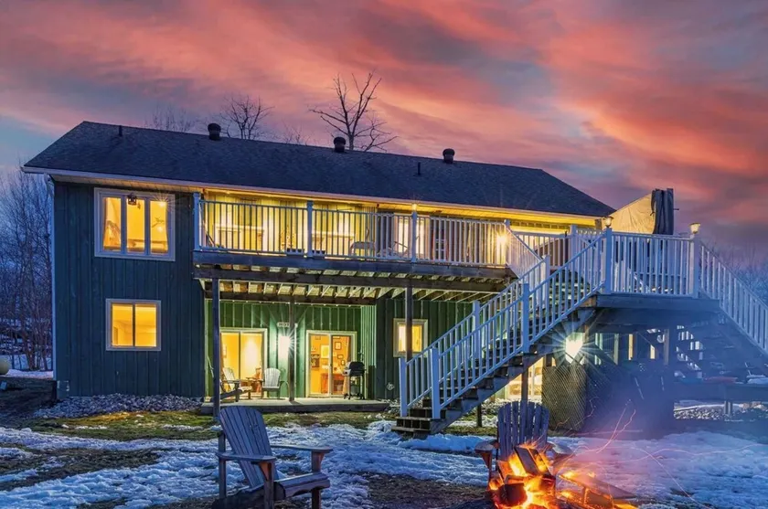 Waterfront Cottage with Hot Tub - Image 1