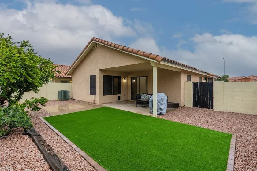 Spacieuse maison de vacances adaptée aux familles avec barbecue et jardin | Vue ville | Avec animaux admis - Image 1