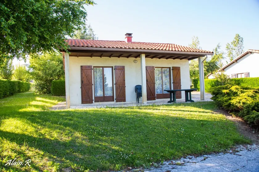 Located Sarrecave, Leisure accommodation with swimming pool Lac Saint Georges - Image 1